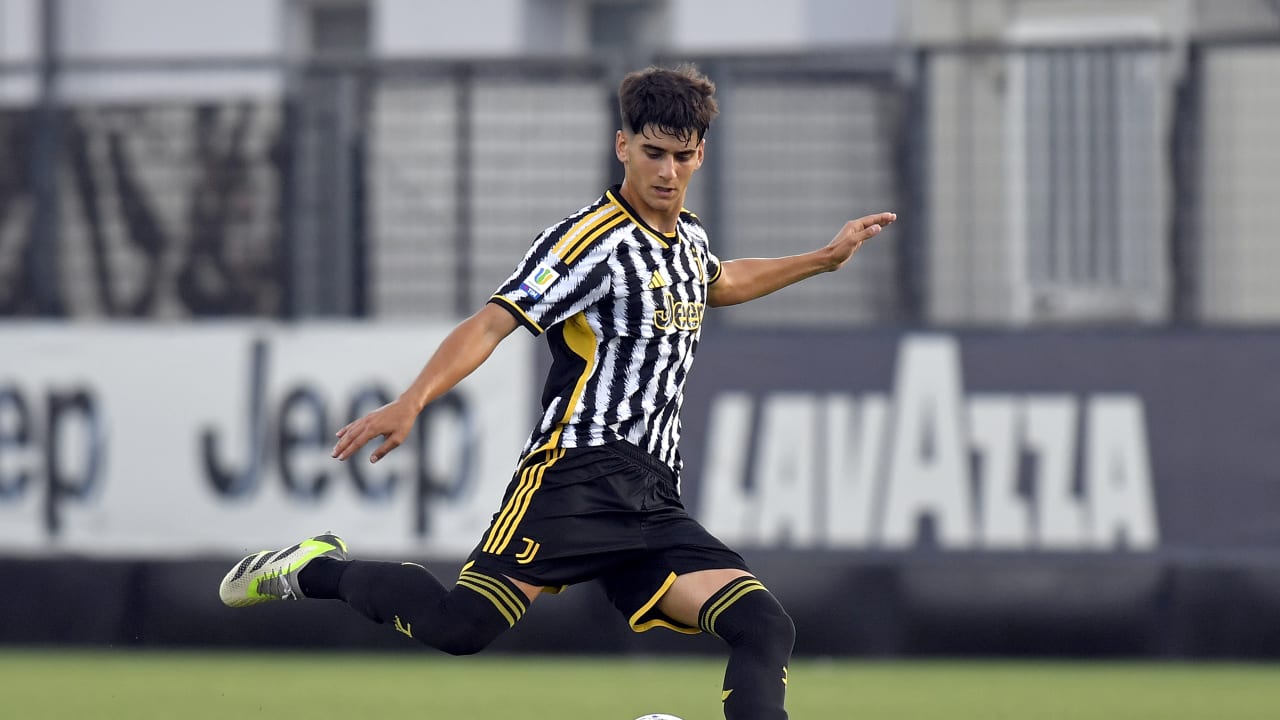 Saverio Domanico in azione durante Juventus Primavera-Empoli Primavera