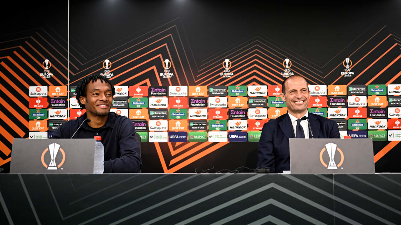 Juan Cuadrado e Massimiliano Allegri in conferenza stampa