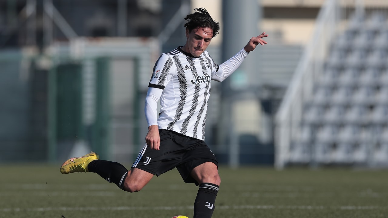 Emanuele Zuelli in azione durante Juventus Next Gen - Vicenza