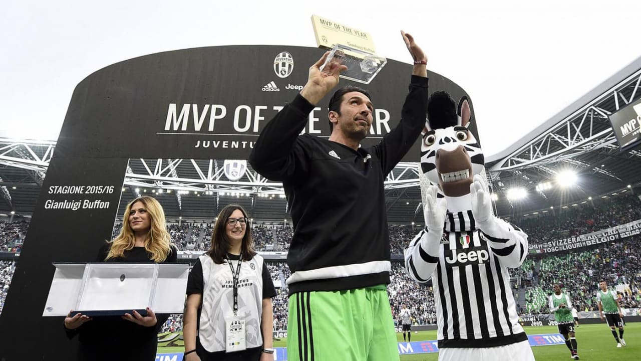 buffon_mvp_2015-2016.jpg