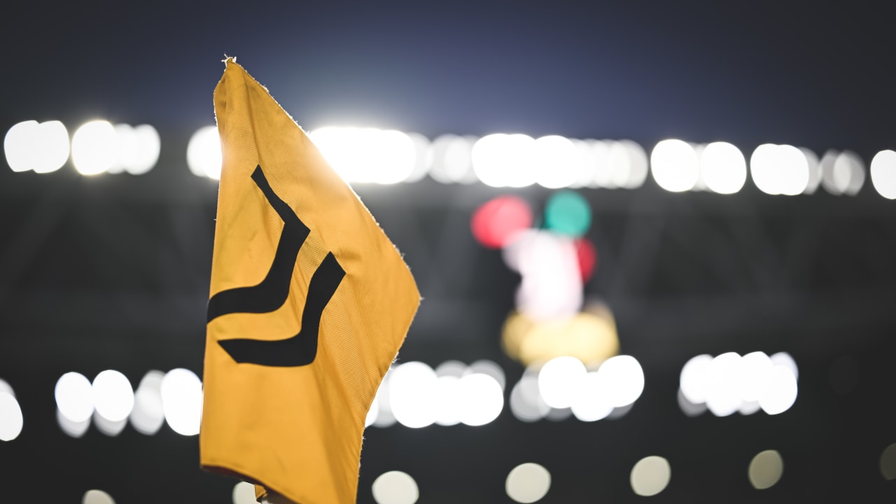 Primo piano di una delle bandierine dell'Allianz Stadium