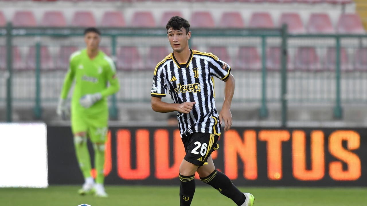 Samuele Damiani in azione durante Juventus Next Gen-Recanatese
