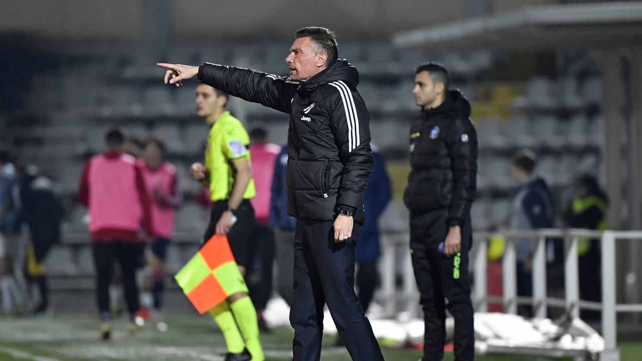 Massimo Brambilla dà indicazioni durante Juventus Next Gen-Sestri Levante