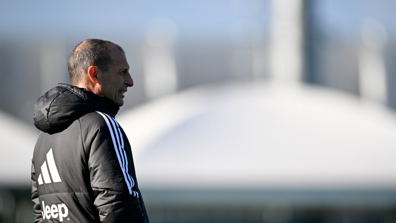 Massimiliano Allegri durante un allenamento allo Juventus Training Center