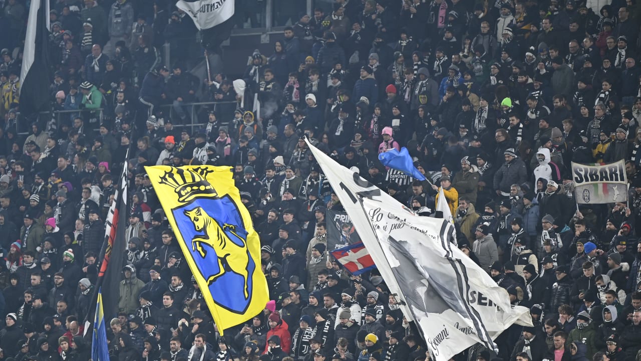 Tifosi all'Allianz Stadium durante Juventus-Napoli dell'8 dicembre 2023