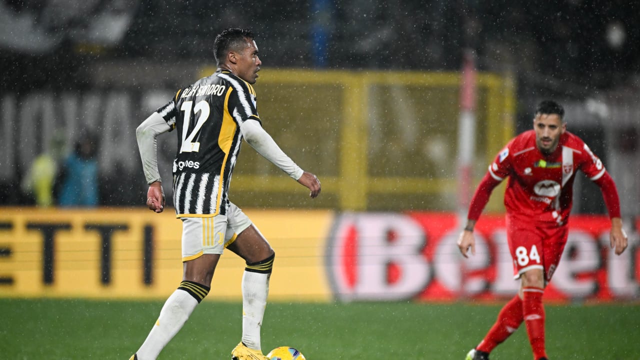 Alex Sandro in Monza-Juve