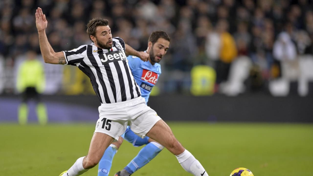 Barzagli vs Higuain