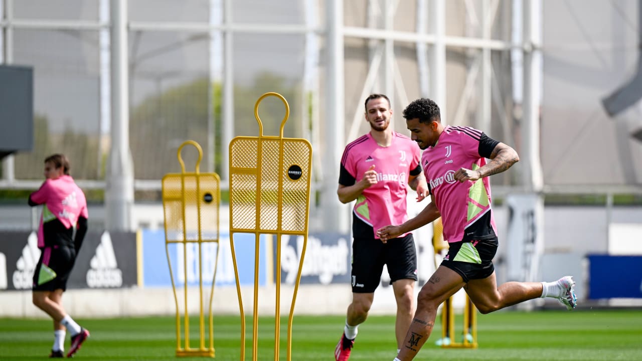 Danilo durante un allenamento al Training Center