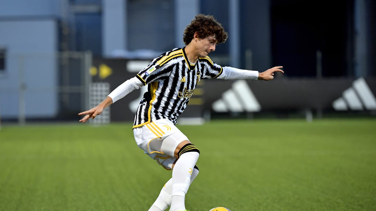 Federico Savio in azione durante Juventus Primavera-Sassuolo Primavera
