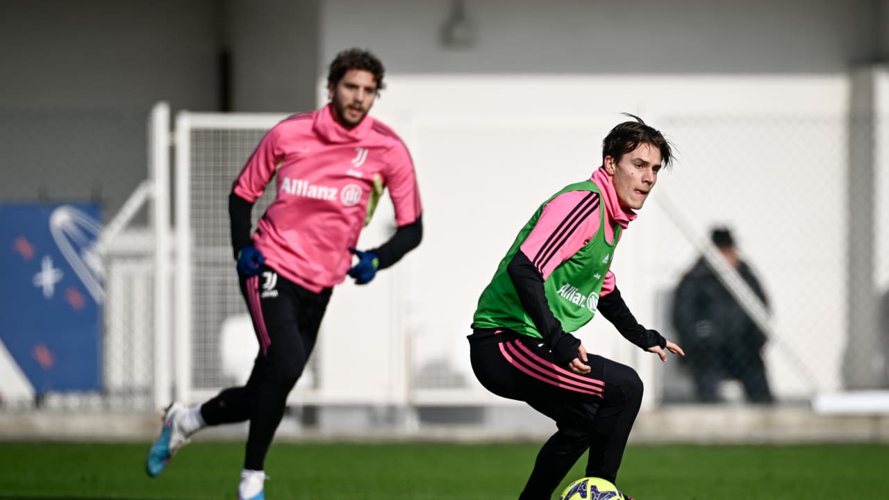 Nicolò Fagioli e Manuel Locatelli in allenamento alla Continassa