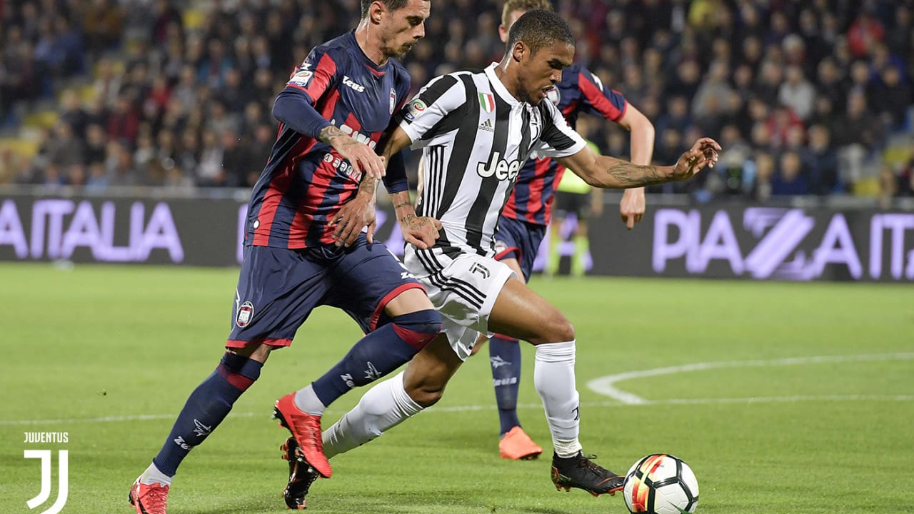 douglascosta_crotone-juventus_180418.jpg