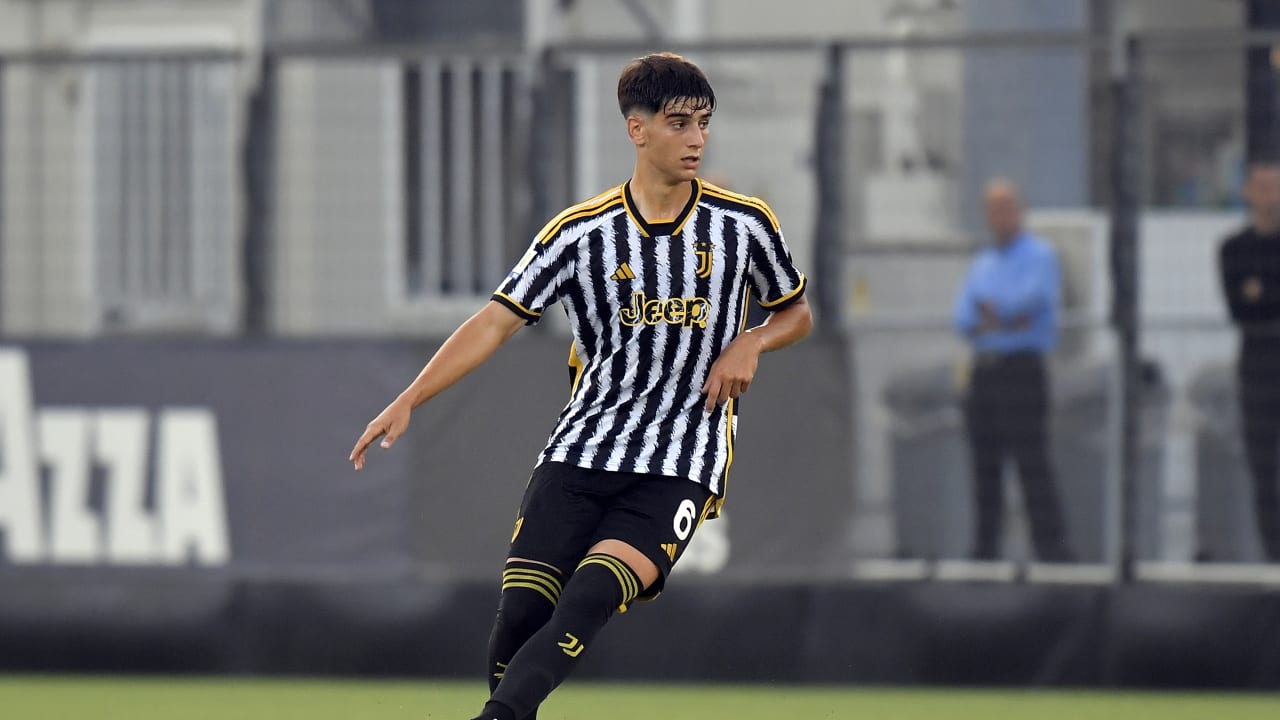 Saverio Domanico in azione durante Juventus Primavera-Empoli Primavera