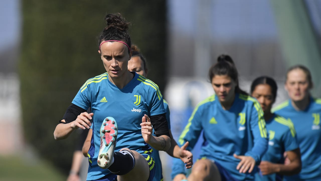 Barbara Bonansea in allenamento a Vinovo