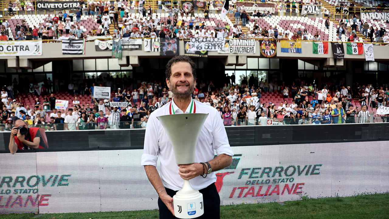 Joe Montemurro con la Coppa Italia in mano