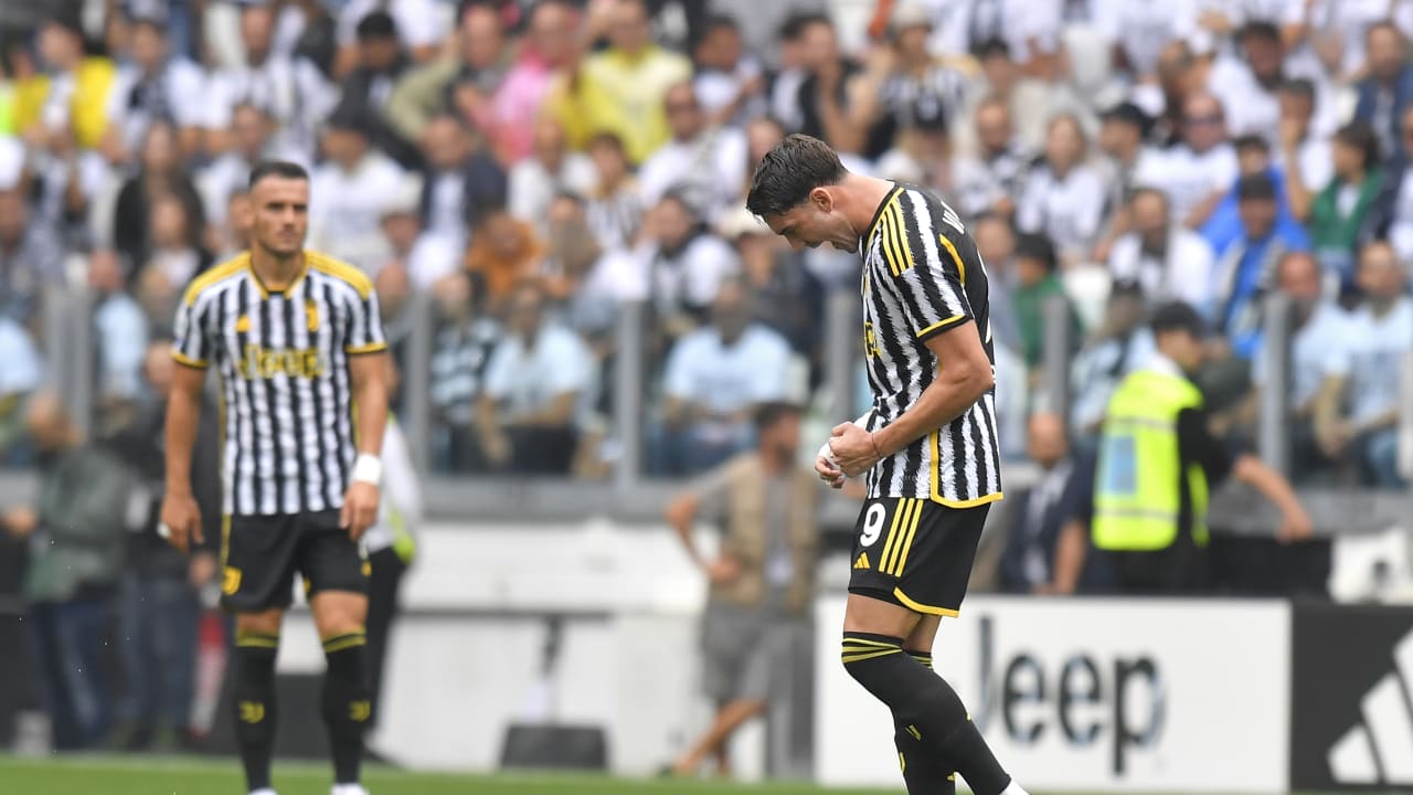 L'esultanza di Dusan Vlahovic con la maglia della Juventus