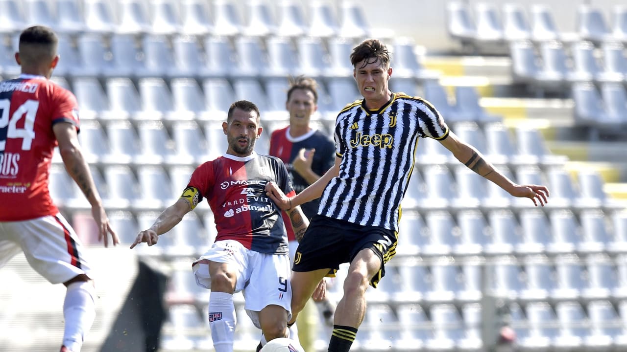 Nicolò Savona in campo durante Juventus Next Gen-Torres