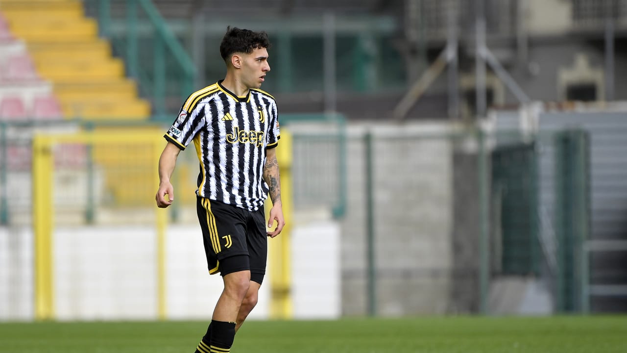 Luis Hasa in azione durante Juventus Next Gen-Virtus Entella