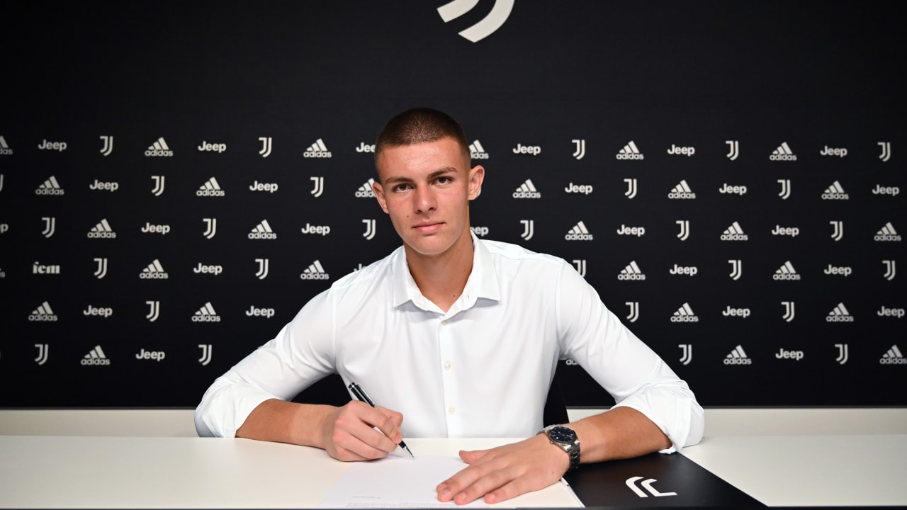 La firma di Vinarcik 