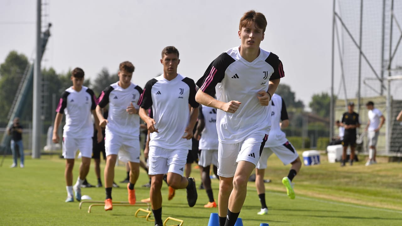 UNDER 19 FIRST TRAINING 18