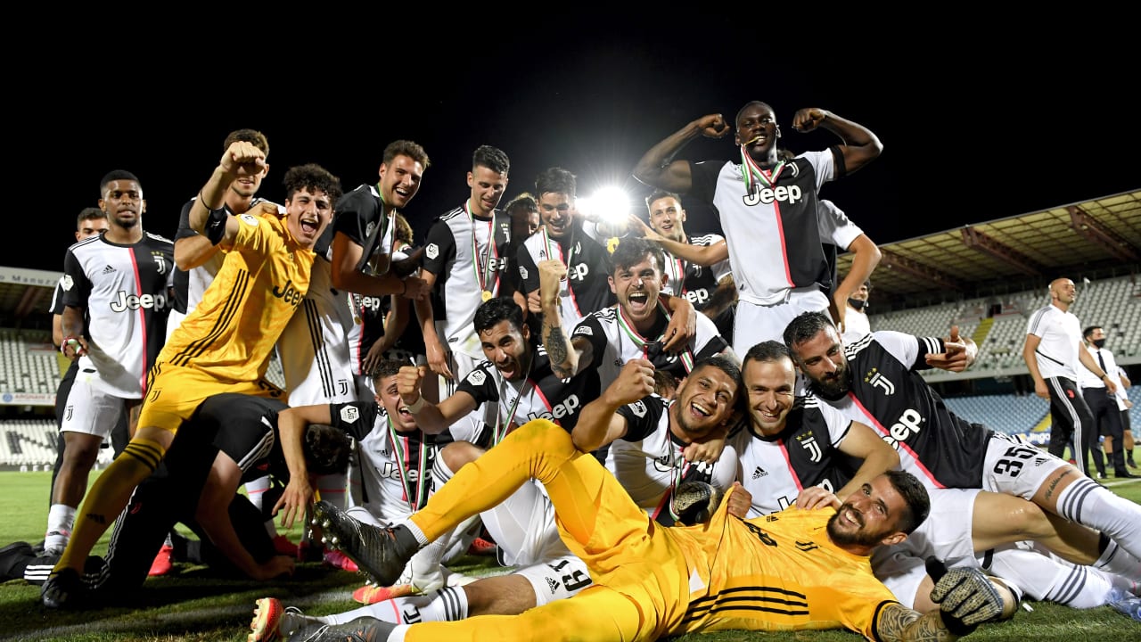L'esultanza dell'Under 23 dopo la vittoria in Coppa Italia Serie C sulla Ternana