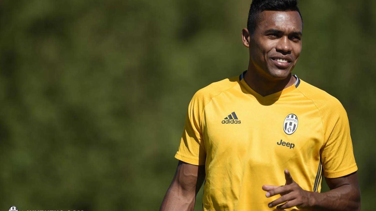 alex sandro.jpg