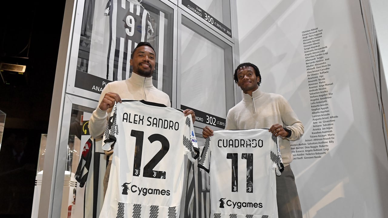 Alex Sandro e Cuadrado allo Juventus Museum 1