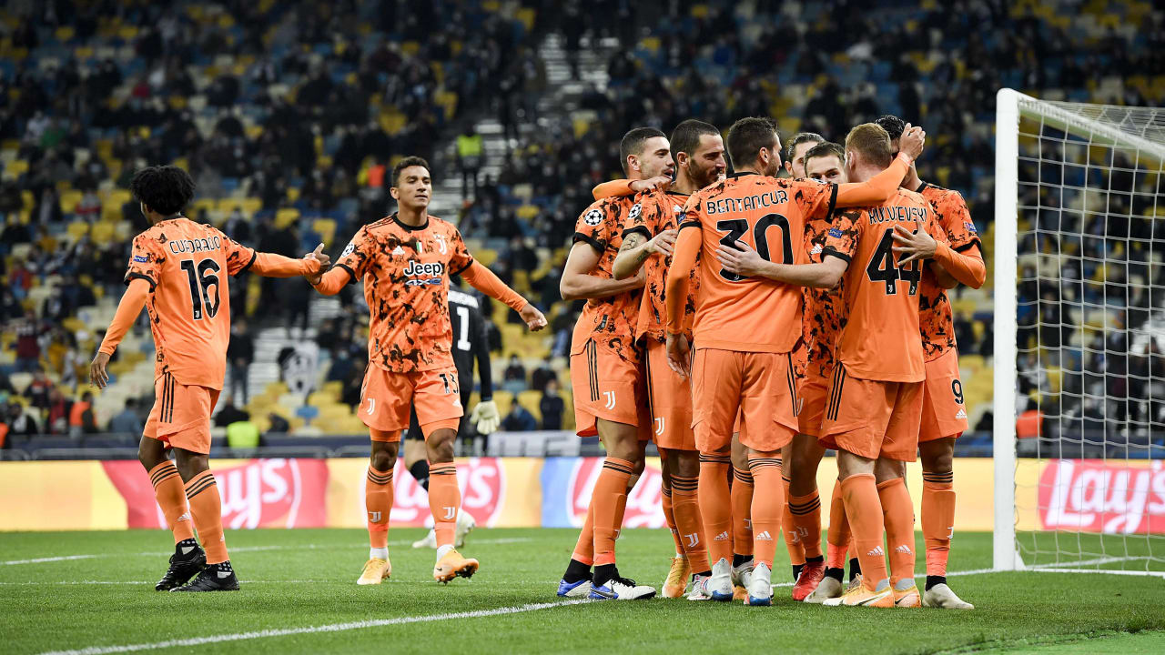 eni iyi oyunlar Football: Soccer-Milik strikes late as Juve earn 2-0 win over ...