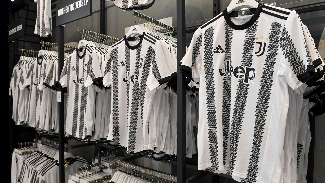 was Etna sarcoom Juventus Flagship Store Turin, Italy
