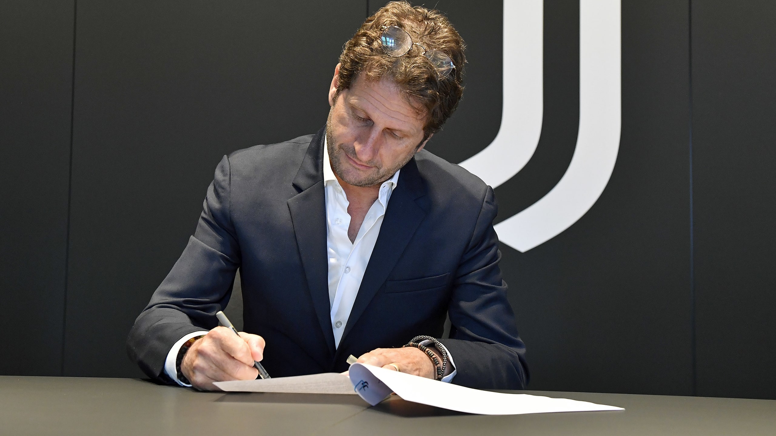 مونتمورو سرمربی تیم دختران شد