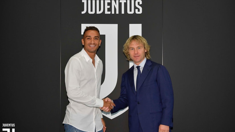 公式発表 ダニーロがユヴェントスに加入 Juventus