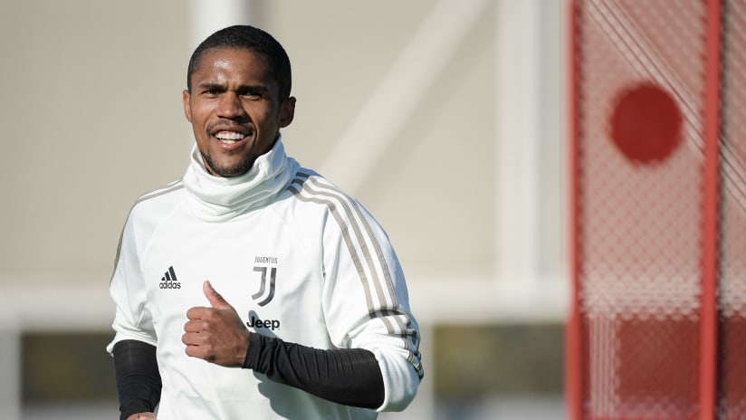 Douglas Costa é apresentado na Juventus: quero ser muito amado