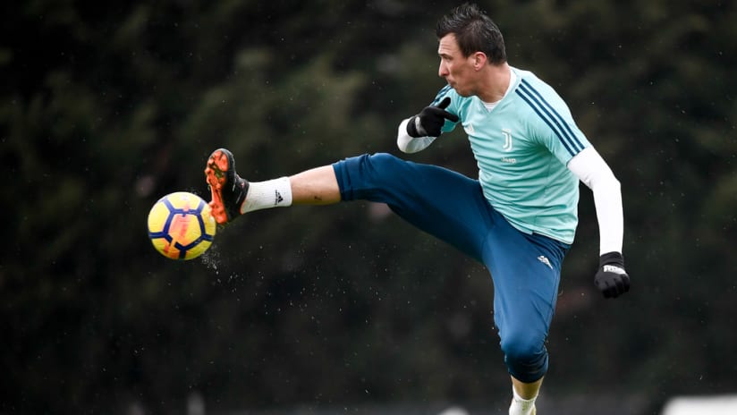 マンジュキッチ ファンのために100 を尽くす Juventus マンジュキッチ ファンのために100 を尽くす Juventus