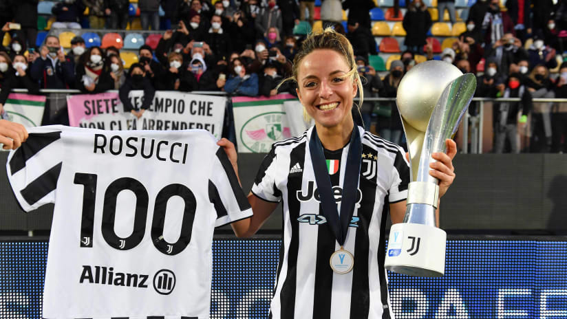 Martina Rosucci festeggia le sue 100 presenze in bianconero con la vittoria della Supercoppa Italiana contro il Milan