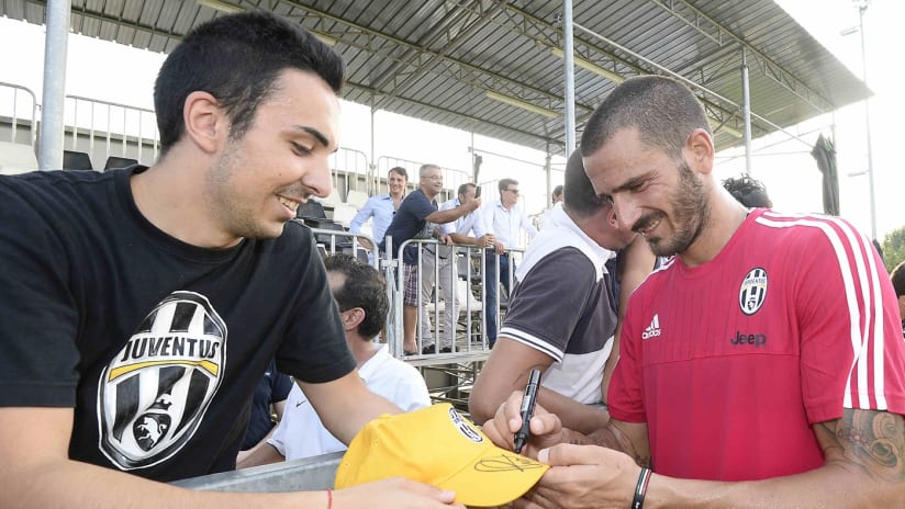 bonucci autografo vinovo 200715.JPG