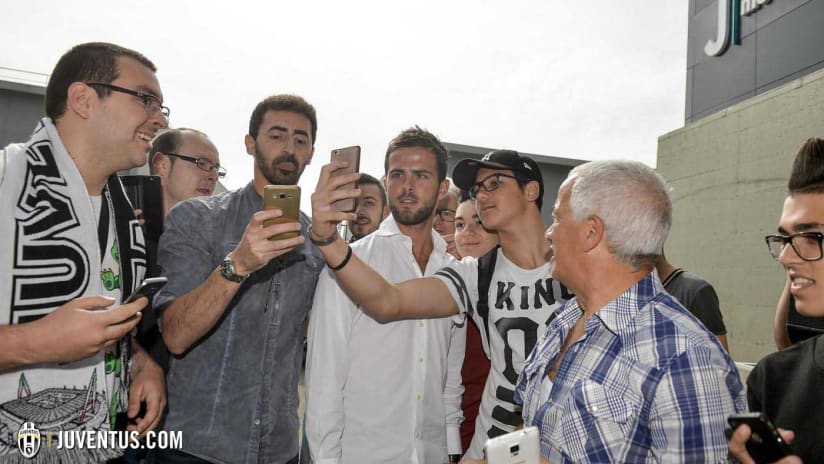 pjanic tifosi2.jpg