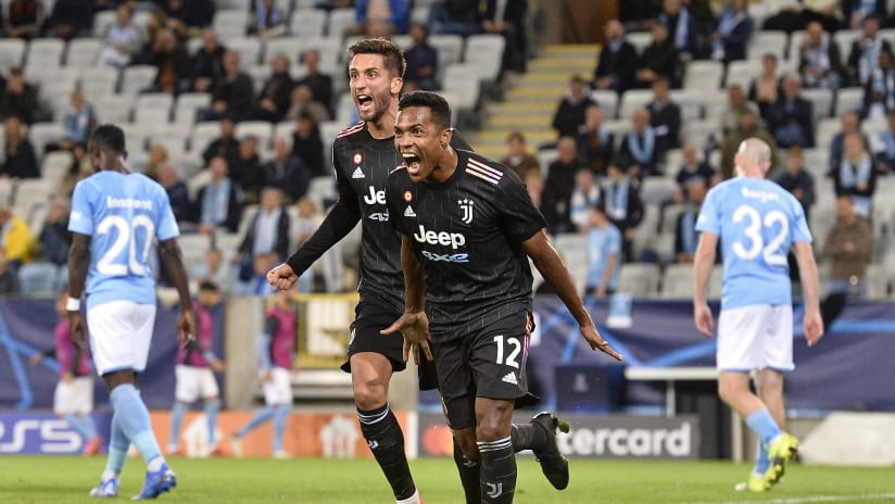 L'esultanza di Alex Sandro dopo il suo primo gol in Champions League