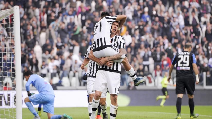 mandzukic dybala atalanta 10-2015.jpg