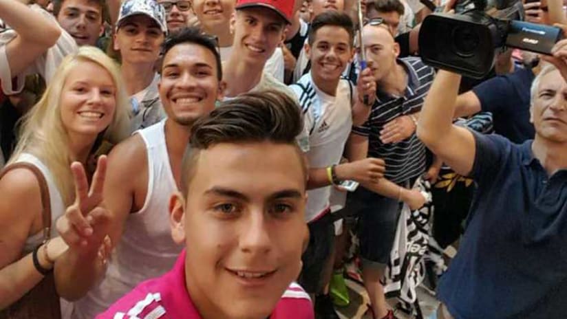 dybala selfie.jpg