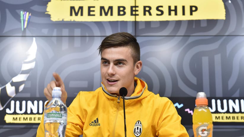 Paulo Dybala incontra i Junior Reporter