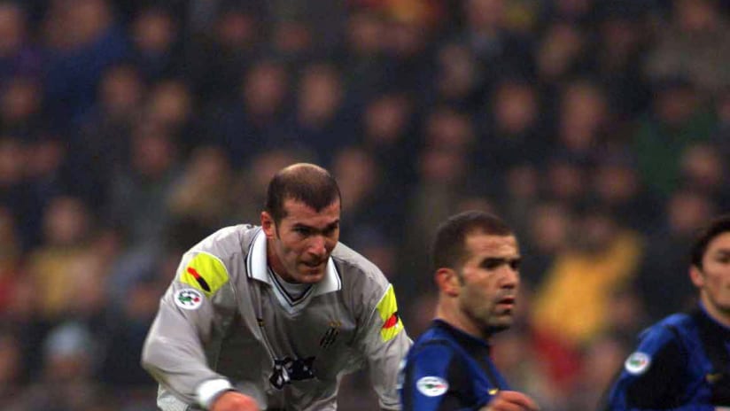 Zidane Inter Juve 2001