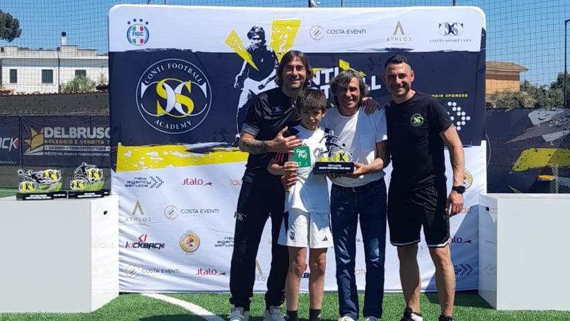 Francesco Tubia premiato come miglior realizzatore del torneo Conti Cup