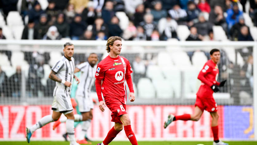 Turin, Italy. 09th Aug, 2023. Manuel Locatelli of Juventus during the  pre-season test match between Juventus Fc and Juventus NextGen U23 on 09  August 2023 at Juventus Stadium, Turin, taly. Photo Nderim