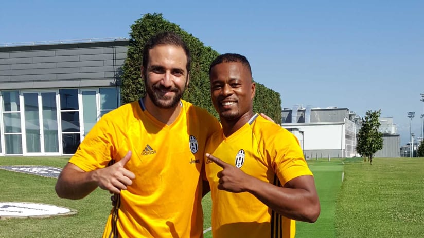 higuain evra.jpg