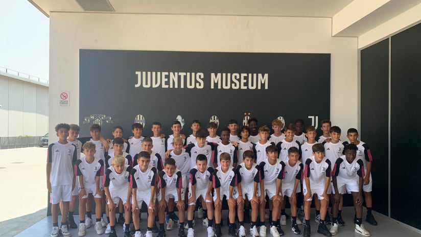 Le nostre Under 14 all'entrata dello Juventus Museum