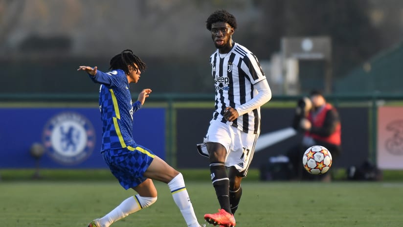 U19 | Iling Junior's joy after the victory against Chelsea