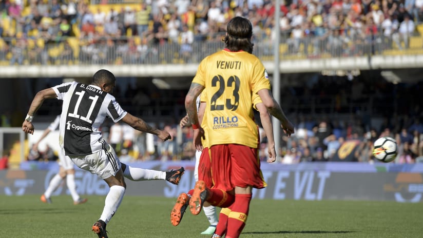 Benevento Juve 2018 Douglas Costa