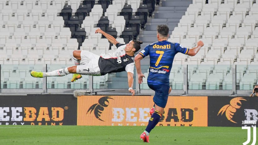 Juventus Lecce Serie A 2019 2020 Juventus Men S First Team