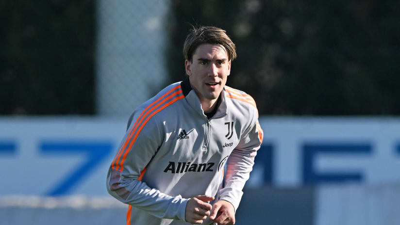 Il primo allenamento di Vlahović in bianconero