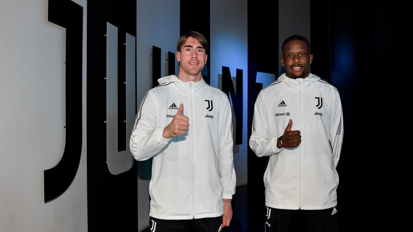 Vlahovic and Zakaria visit the Juventus museum