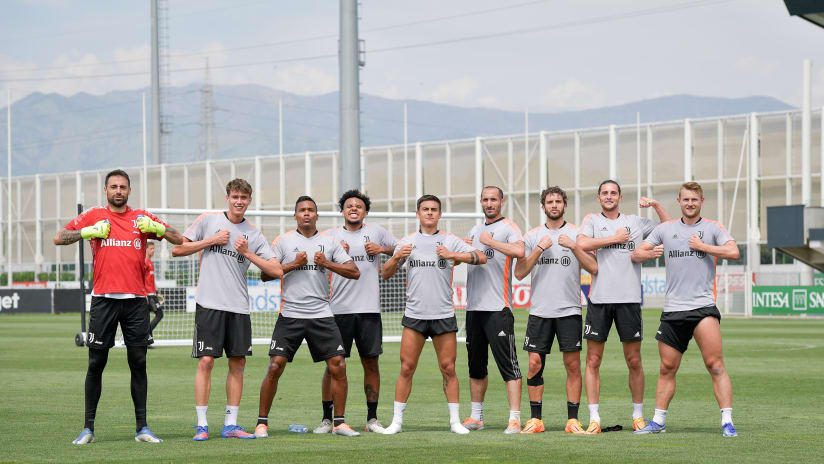 Juventus Training feat. King Kong Chiellini's winning team!